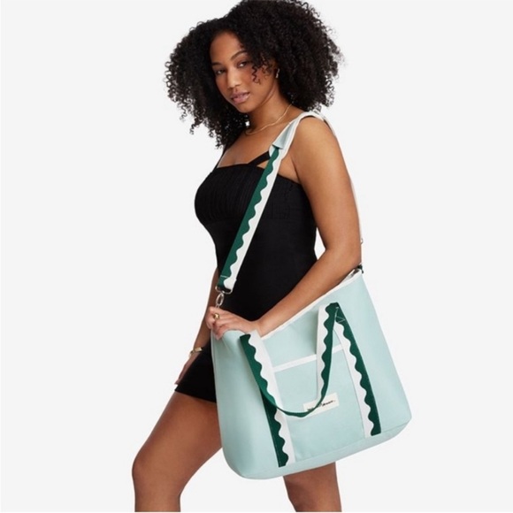 BUSINESS & PLEASURE COOLER 2 WAY TOTE - Picture 2 of 16